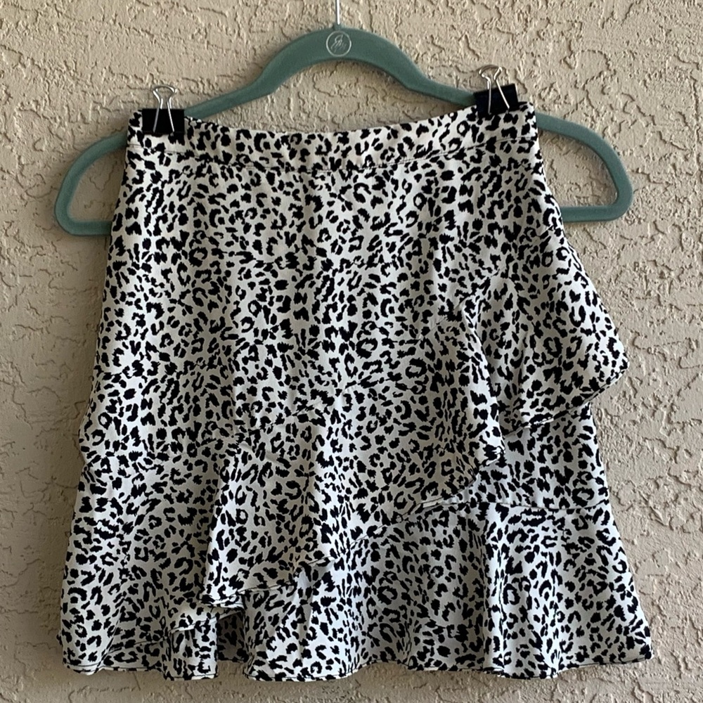 Francesca’s Originality Animal Print Flutter Skirt. Sz. Small